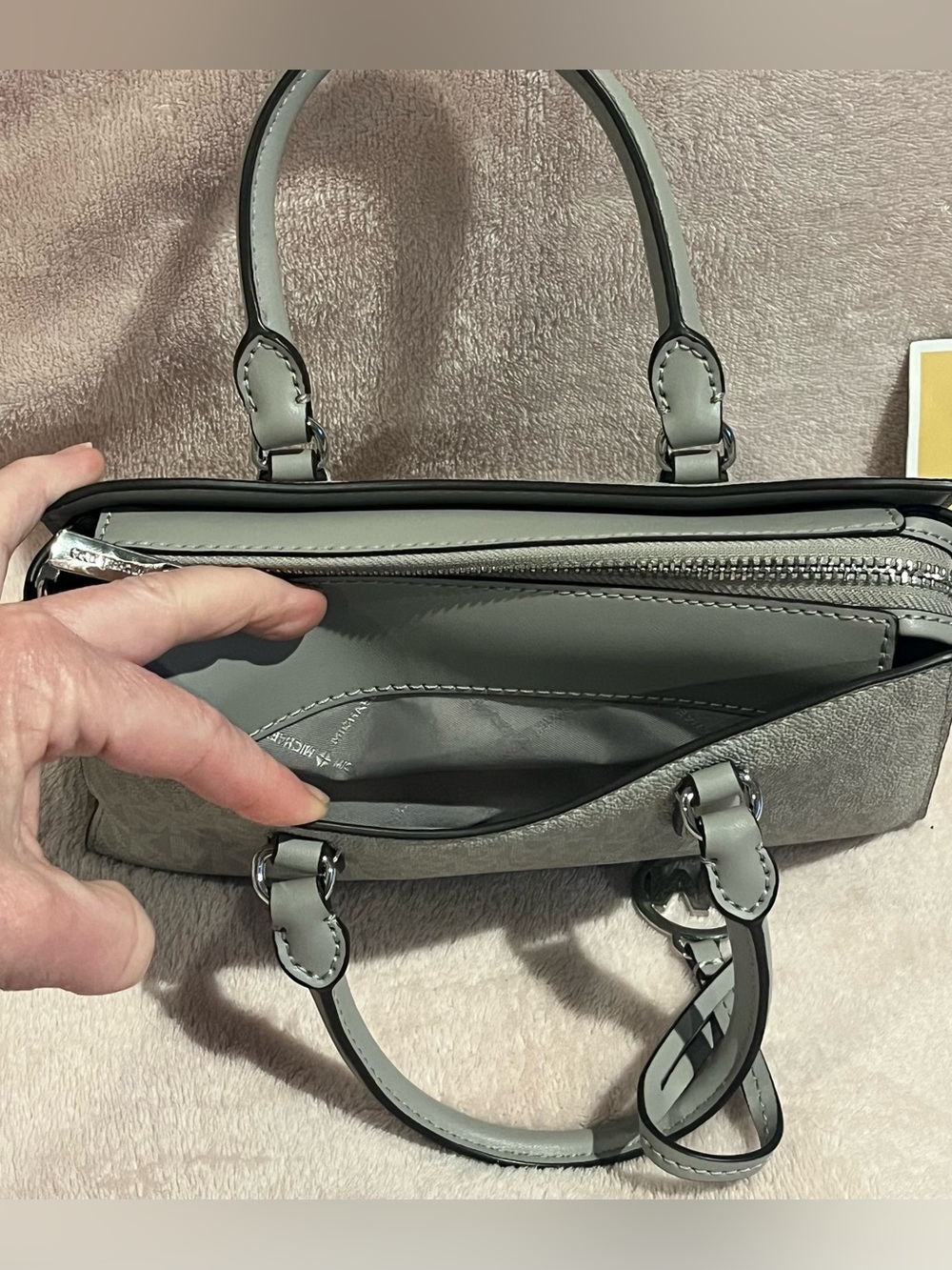 Michael Kors Gray Signature Purse with MK Charm New - Picture 4 of 10